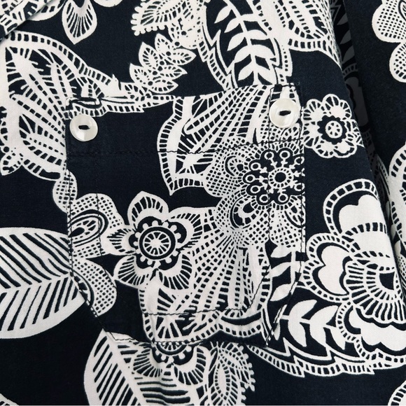 Erika Black and White Floral Buttondown Short Sleeve Top size XL - Picture 7 of 8